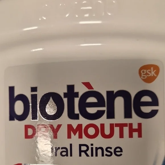 Fresh Mint Oral Rinse - White and Blue - Picture 4 of 10